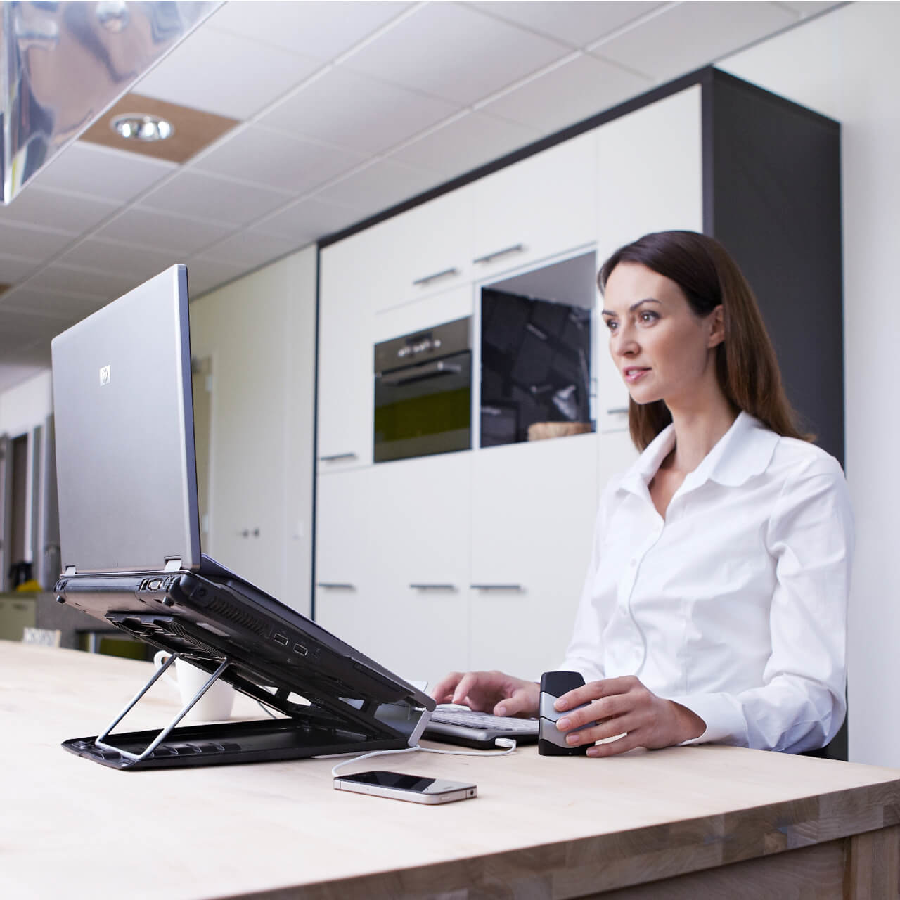 Ergo-Q 330 laptophouder inc. Documenthouder